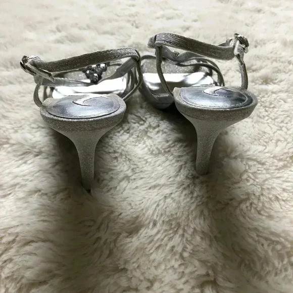 Nina Sparkly Silver 2” Heels Size 5.5 - Picture 4 of 14
